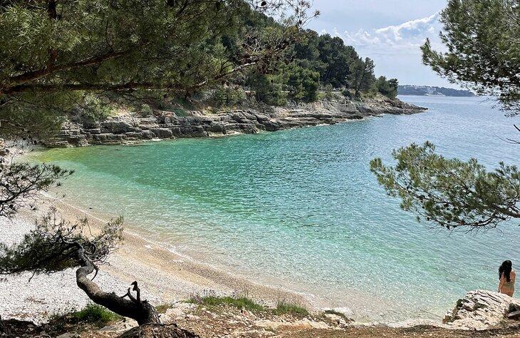 La plage de la crique de Gortan