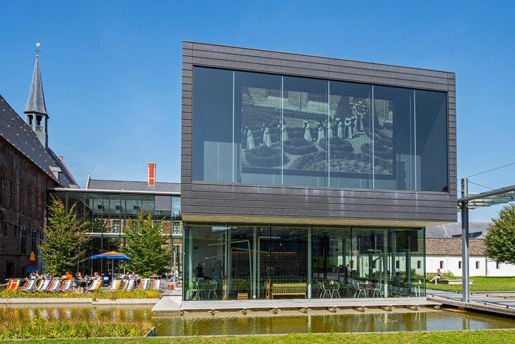 Musée de la Ville de Gand (STAM) | Philippe Clement / Shutterstock.com