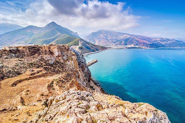 El Jebha sur la côte nord-est du Maroc