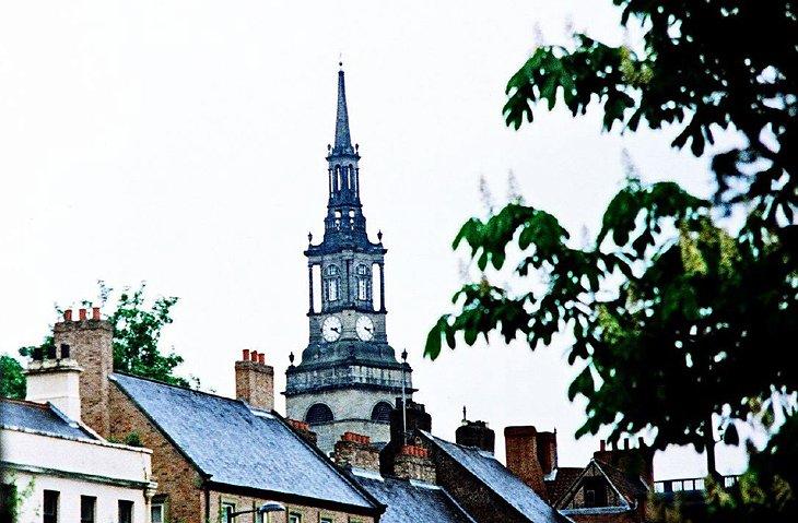 Ansicht der All Saints Church in den Chares