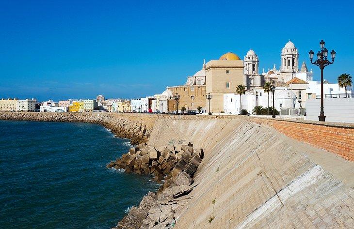 Paseo marítimo en Cádiz
