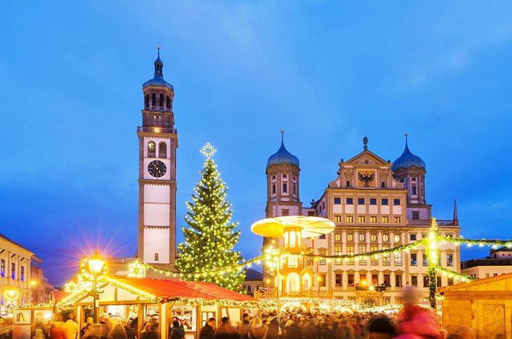 El Perlachturm y el Mercado de Navidad
