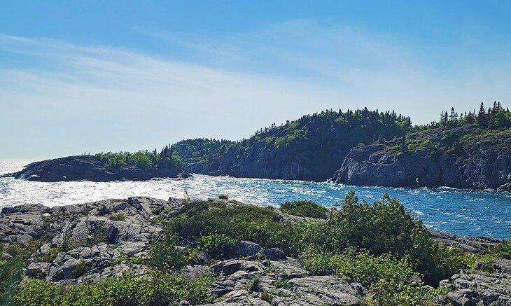 Bahía Horseshoe vista desde un sendero en el Parque Nacional Pukaskwa