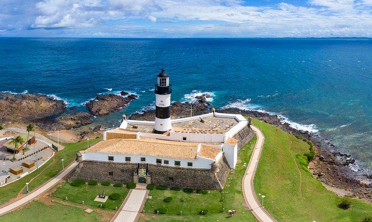 Vista aérea del faro de Farol da Barra