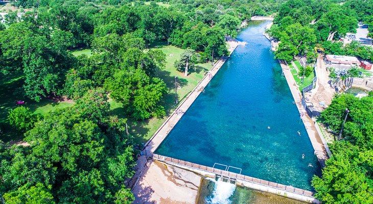 Vista aérea de la piscina Barton Springs