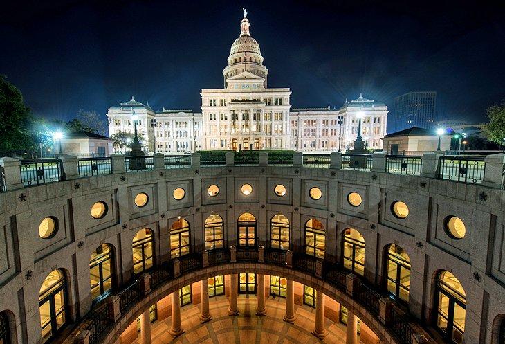 El Capitolio del Estado y el Centro de Visitantes
