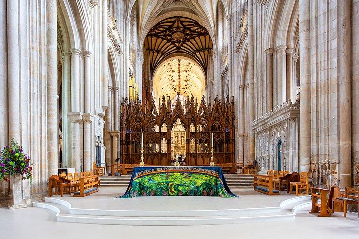 Autel dans la cathédrale de Winchester