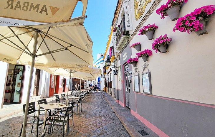 Tische im alten jüdischen Viertel