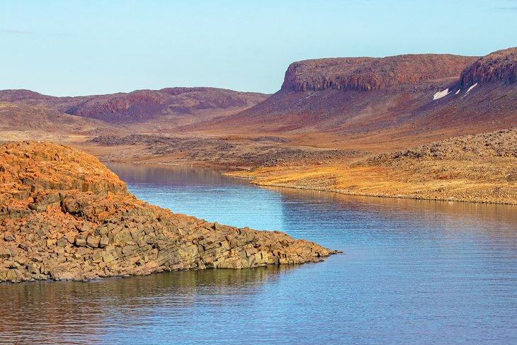 El lado oeste de la Isla Victoria en la Bahía de Amundsen