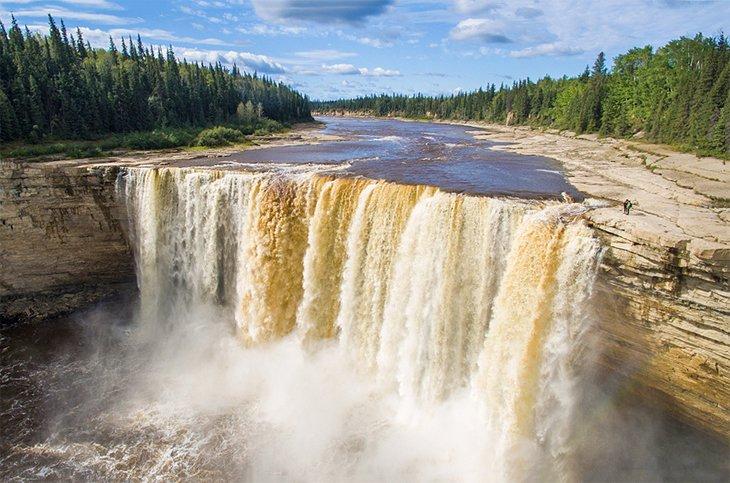 Cataratas Alexandra en el Parque Territorial de Twin Falls cerca de Hay River