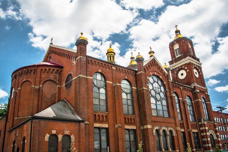 Iglesia de San Stanislaus Kostka en el Strip District de Pittsburgh