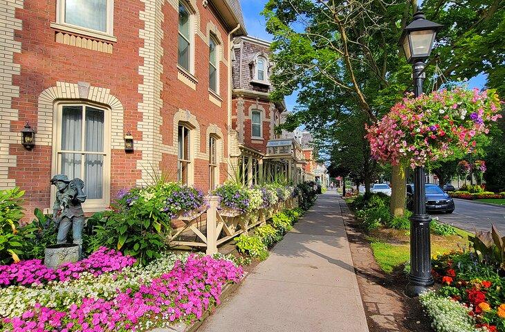 Una acera junto al Hotel Prince of Wales en Niagara-on-the-Lake