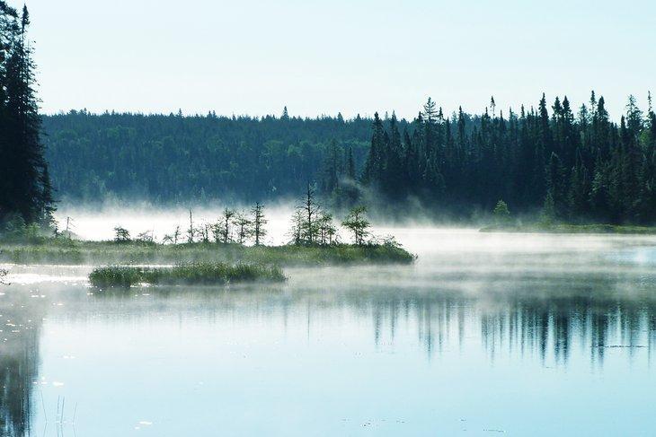 Lago cerca de Wawa, Ontario