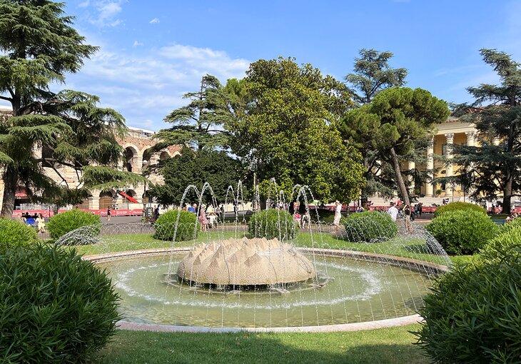 Una fuente en la Piazza Bra