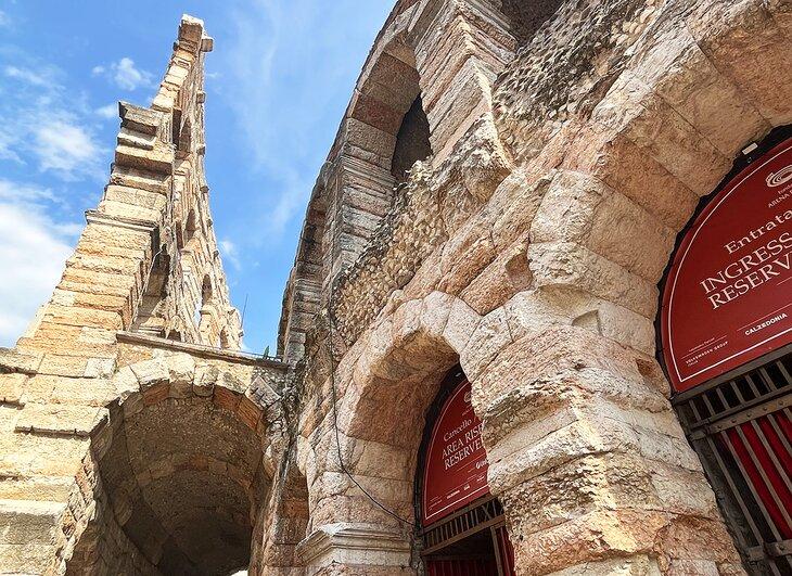 Fachada del Anfiteatro Romano
