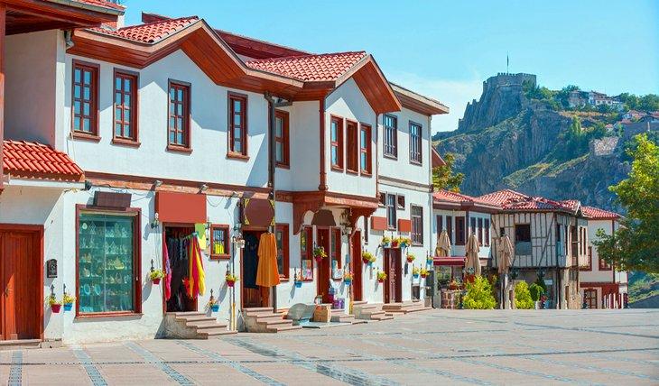 Casas restauradas alrededor de la plaza Haci Bayram