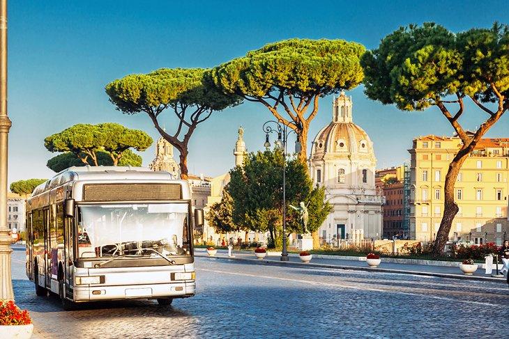 Un bus touristique à Rome