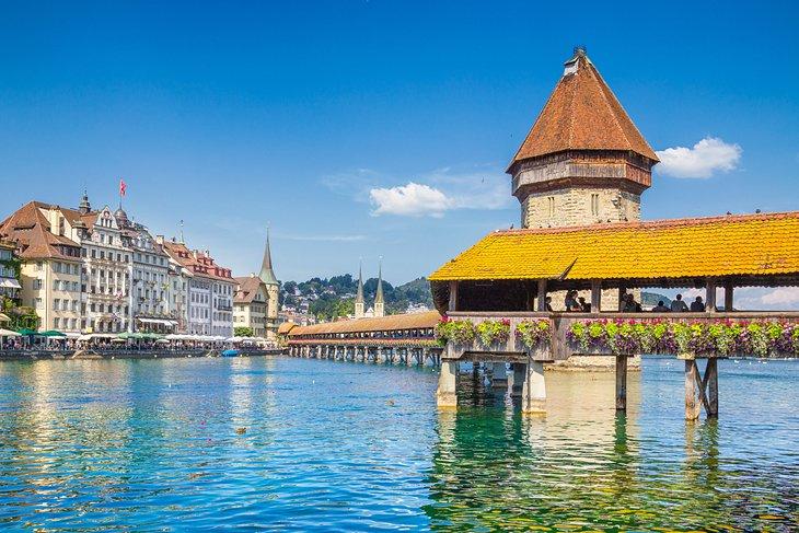 El Puente de la Capilla sobre el Lago Lucerna