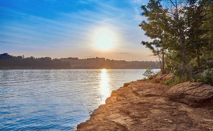 Atardecer en el Lago Rough River