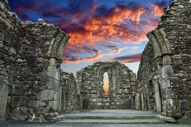 Cementerio en Glendalough al atardecer