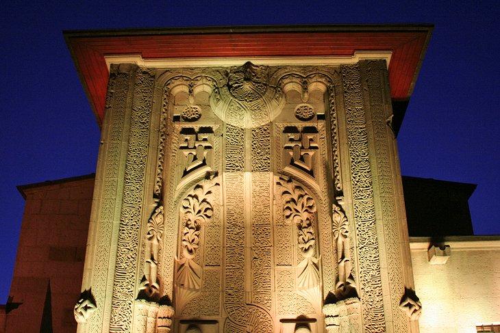 Museo de Escultura en Madera y Piedra (Ince Minare Medresisi)