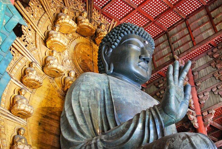 Estatua del Gran Buda (Daibutsu) en el Templo Tōdai-ji, Nara, Japón
