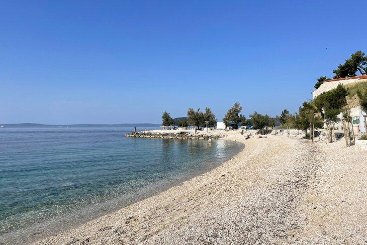 Der Strand am Kaštelet Strand