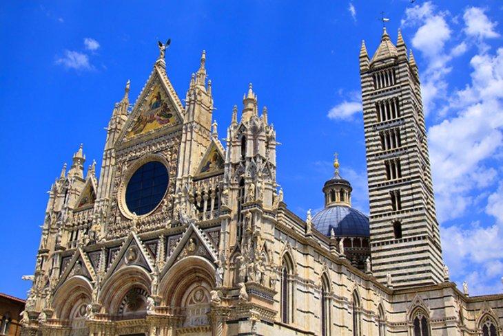Fachada y Campanile