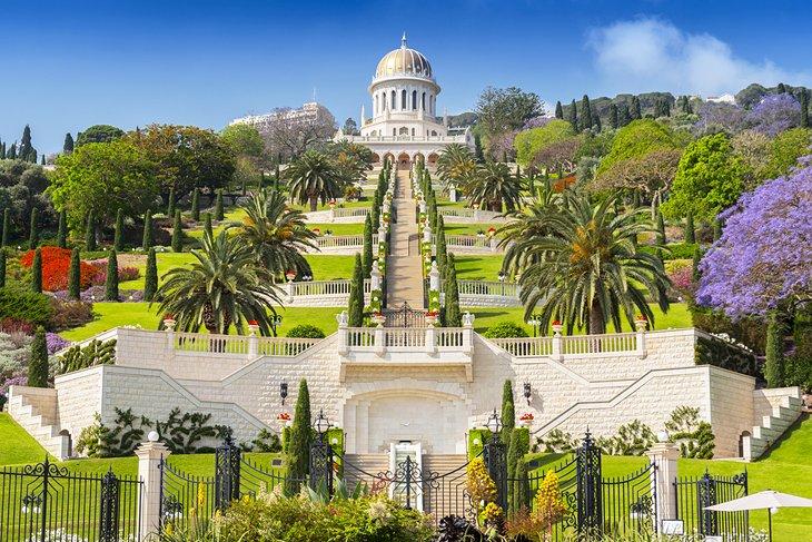 Los hermosos jardines en el Santuario del Bab