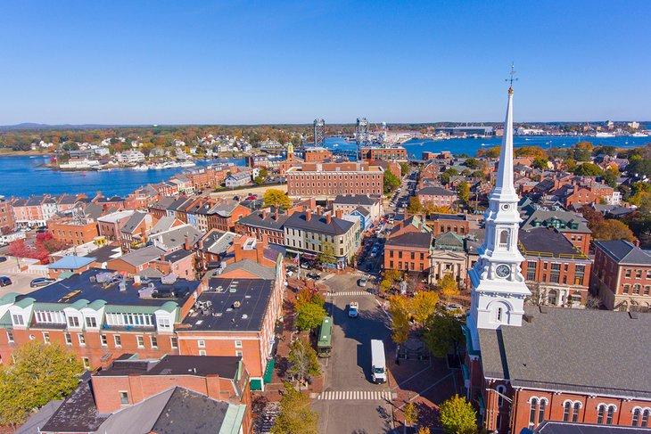 Luftaufnahme des Marktplatzes und Portsmouth