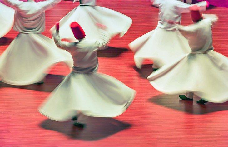 Performance des derviches tourneurs à Konya