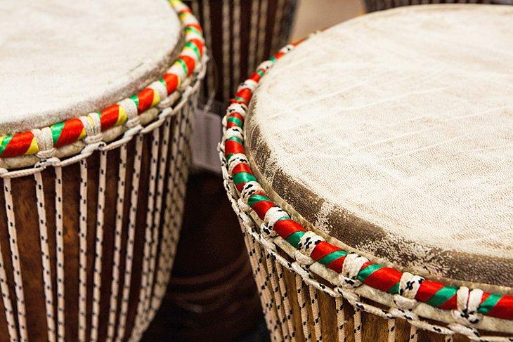 Instrumento de percusión africano Djembe