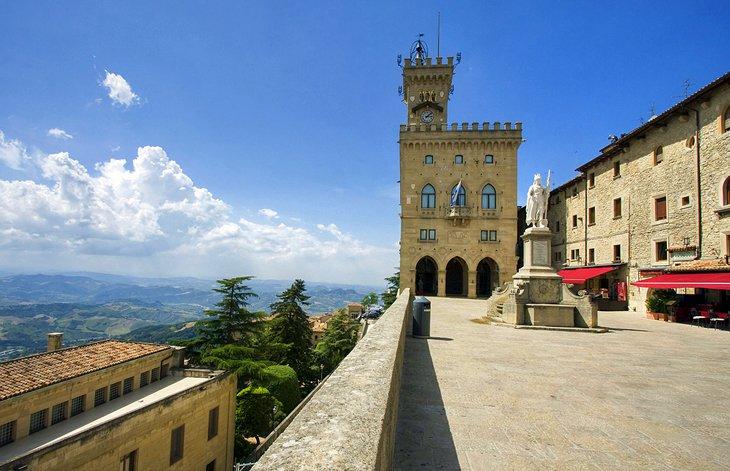 Palazzo Pubblico y Piazza della Libertà