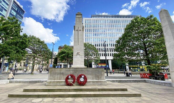 Cenotafio de Mánchester en la Plaza de St. Peter's