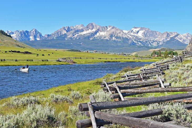 Las Montañas Sawtooth dirigiéndose a Stanley