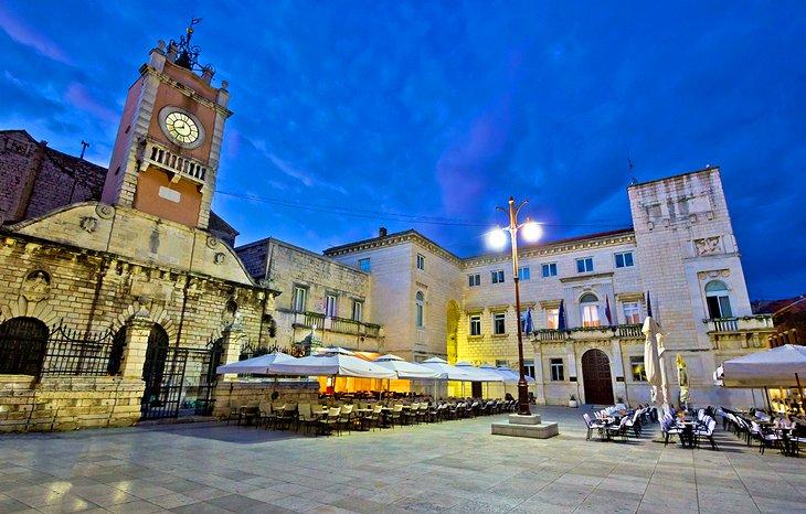 La Plaza del Pueblo por la noche