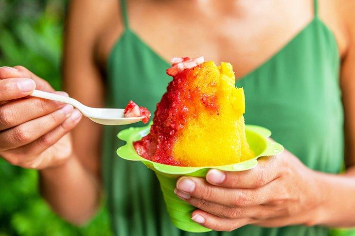 Comiendo hielo raspado en Honolulu