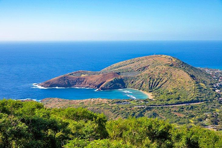 Vista desde la cima del sendero del ferrocarril Koko Crater