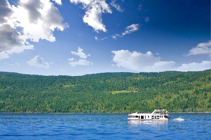 Casa flotante en el Lago Shuswap