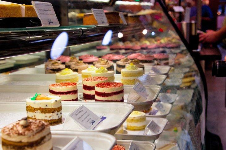 Delicias recién horneadas en el Mercado Terminal de Reading