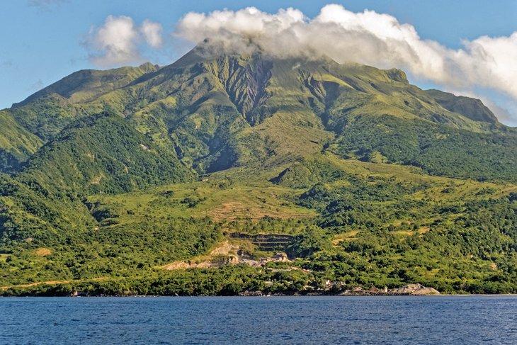 Monte Pelée con nubes