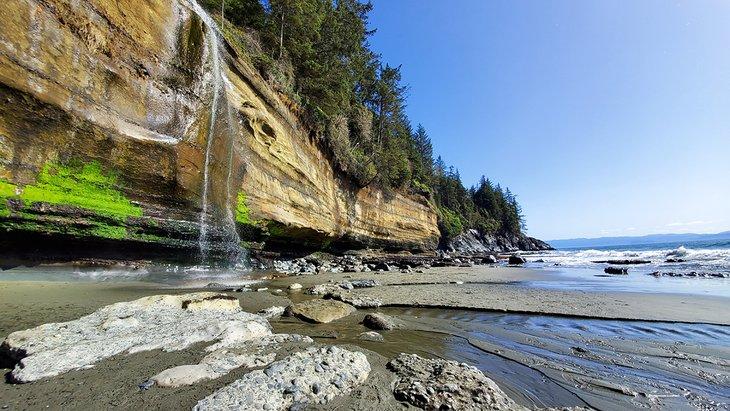 Cascadas Místicas en la caminata de Mystic Beach