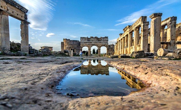 Las antiguas ruinas de Hierápoles en Pamukkale