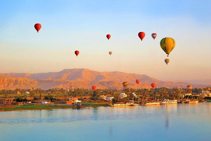 Paseo en globo al amanecer en Luxor