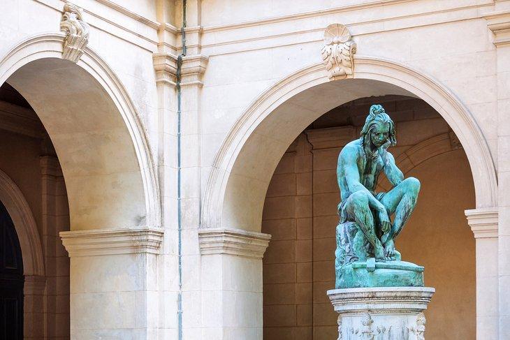 Escultura en el Musée des Beaux Arts en Lyon