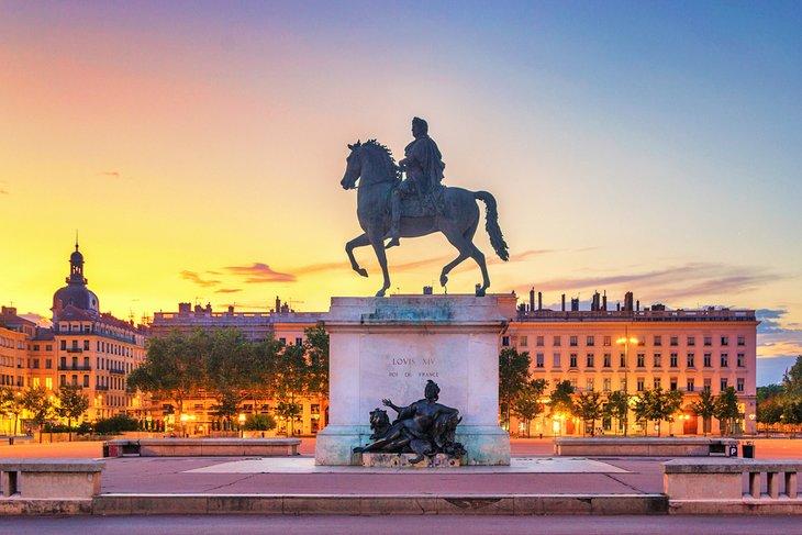 Place Bellecour al atardecer en el barrio de Presqu'île