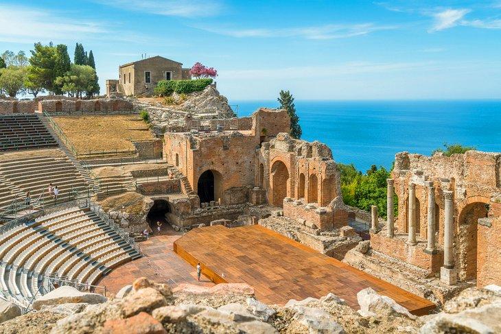 Ruines du théâtre grec à Taormina, Sicile