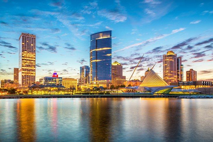 Horizonte de Milwaukee al anochecer