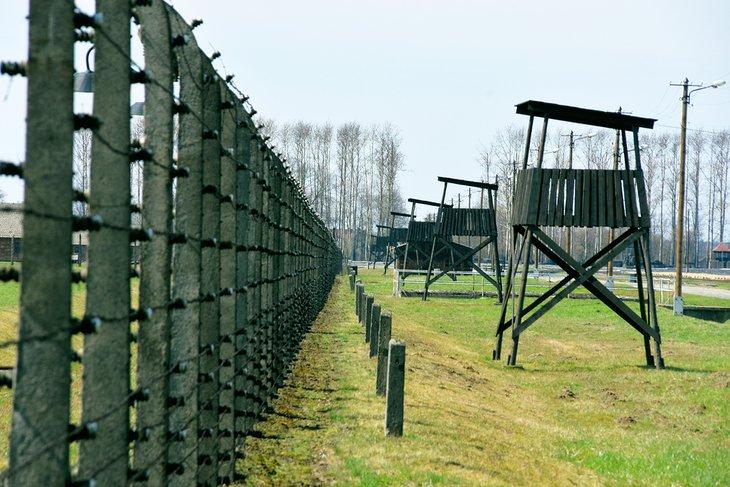 Torres de guardia en el campo de Auschwitz-Birkenau