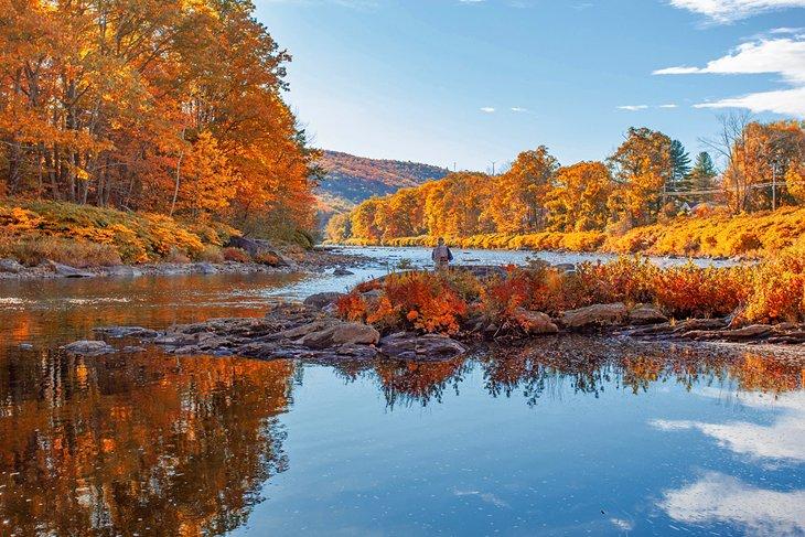 Deerfield River im Herbst